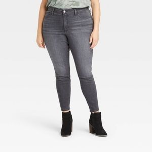 Women's Plus Size High-Rise Skinny Jeans
Universal Thread™ Sulphur 18W